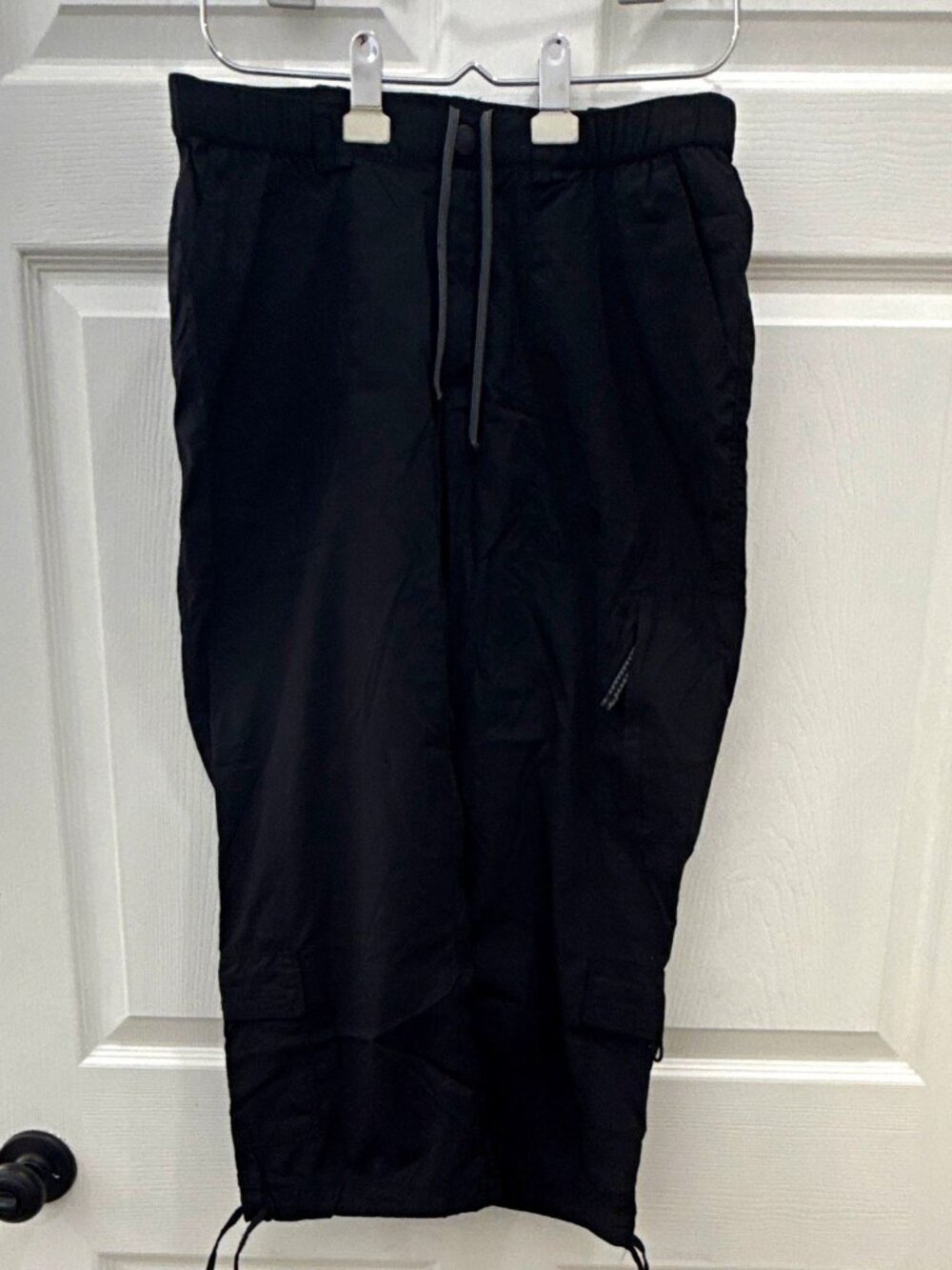 Vintage-The North Face Women's Black Cargo Capri Drawstring Pockets Logo Zip
